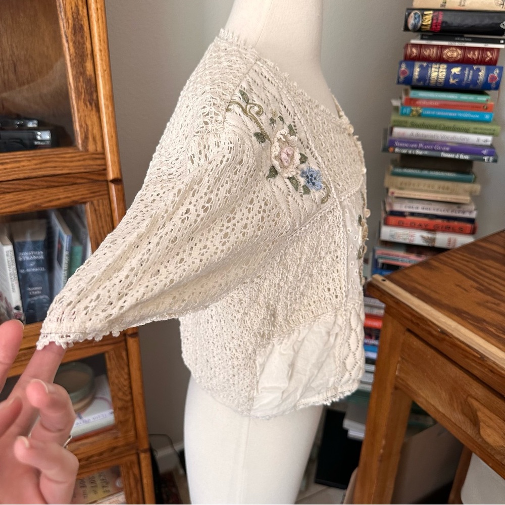 Vintage 90s embroidered crocheted quilt patchwork button down short sleeve top! - Picture 3 of 10